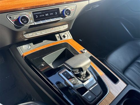 Used 2023 Audi Q5 2.0T Premium image 31