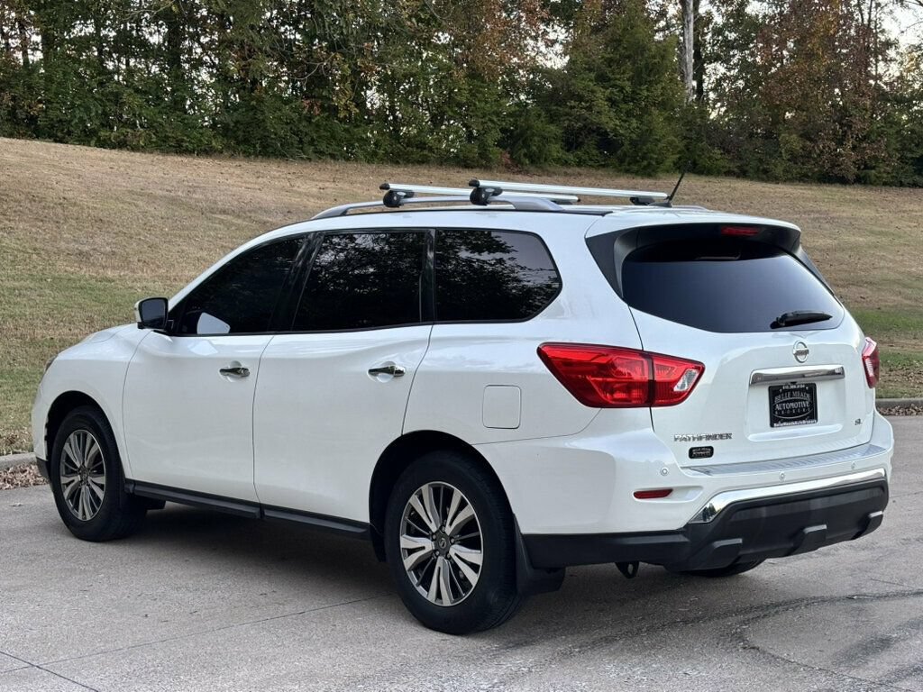 Used 2018 Nissan Pathfinder SL FWD image 4