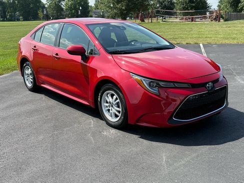 Used 2021 Toyota Corolla LE FWD image 3