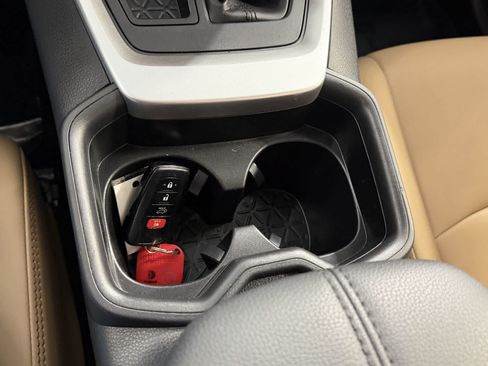 Used 2019 Toyota RAV4 XLE Premium FWD image 24
