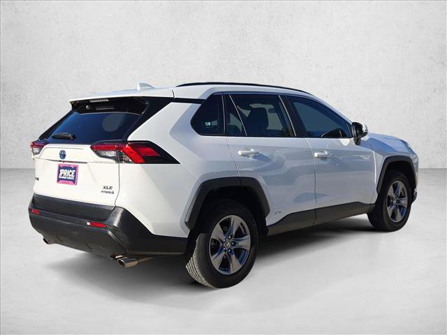 Used 2022 Toyota RAV4 XLE AWD/4WD image 5