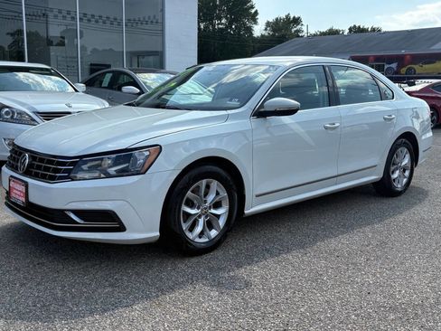 Used 2017 Volkswagen Passat 1.8T S image 2