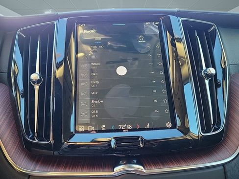 New 2024 Volvo XC60 T8 Ultimate w/ Protection Package Premier image 34