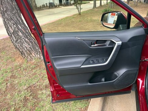 Used 2022 Toyota RAV4 XLE FWD image 14