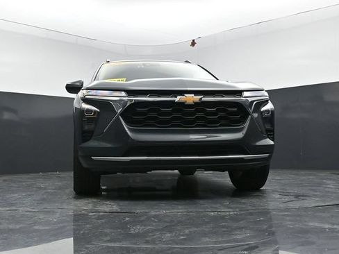 Used 2025 Chevrolet Trax LT FWD image 45