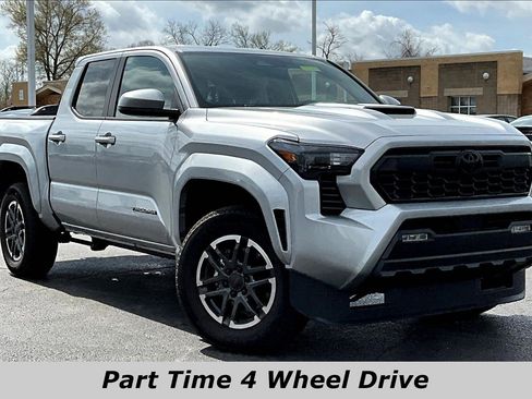 Used 2026 Toyota Tacoma TRD Sport AWD/4WD image 2