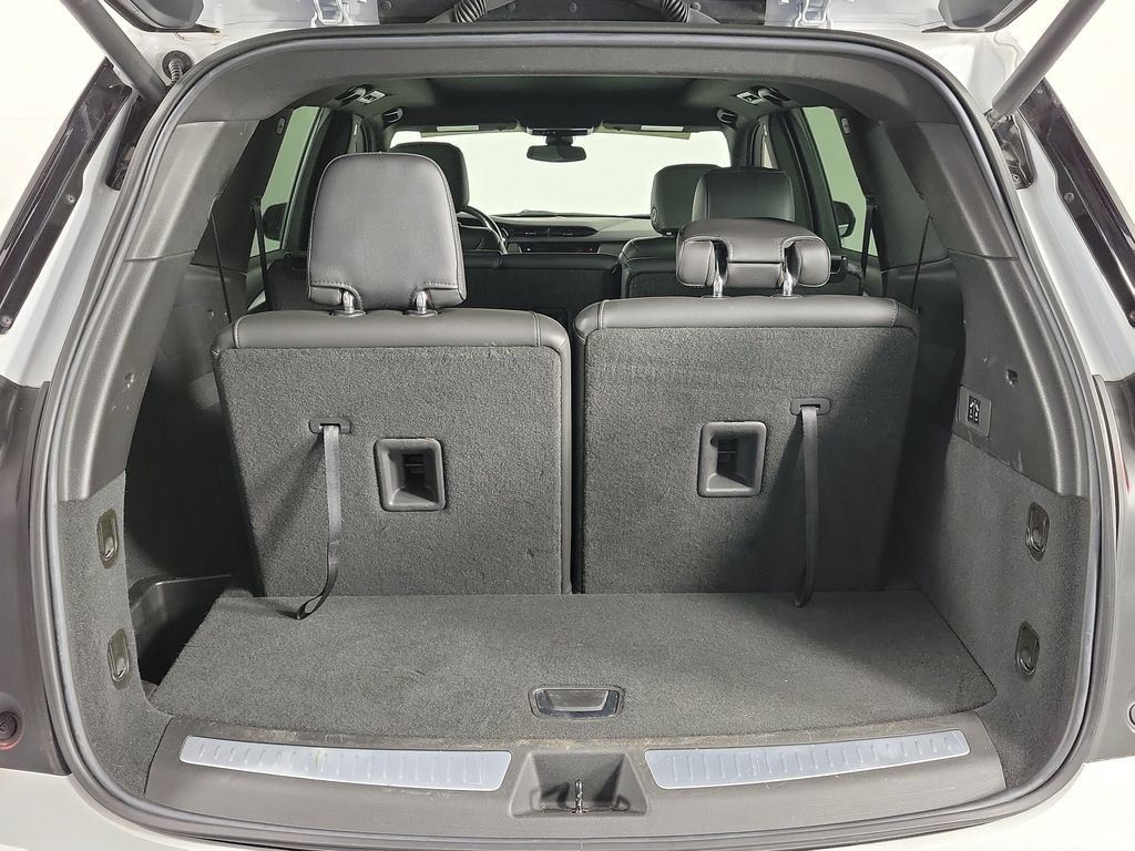 Certified 2023 Cadillac XT6 Luxury FWD image 8
