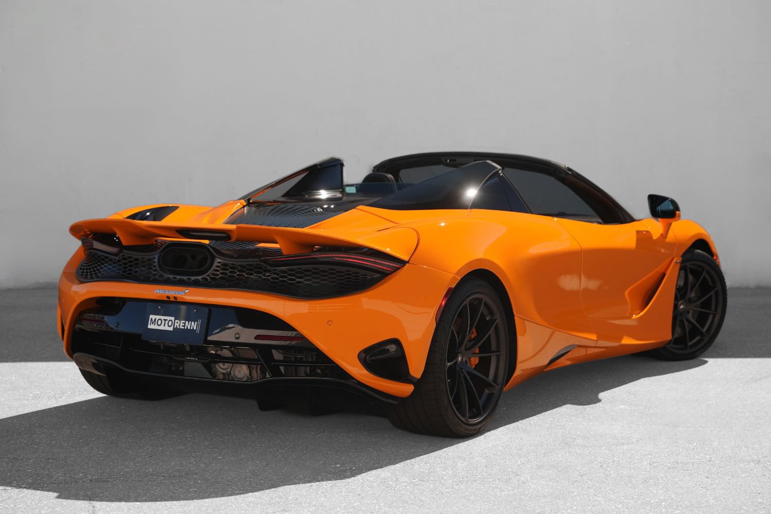 Used 2024 McLaren 750S Spider RWD image 3