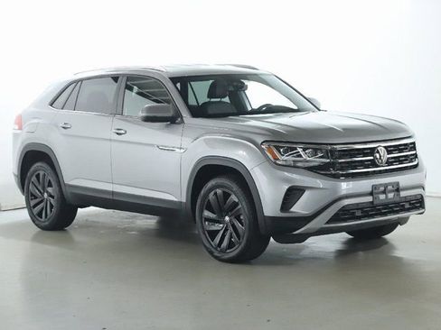 Used 2023 Volkswagen Atlas Cross Sport SE w/ Black Wheel Package image 9