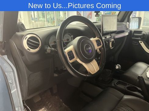 Used 2012 Jeep Wrangler Unlimited Sahara image 3
