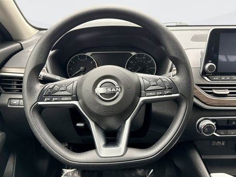 Used 2024 Nissan Altima 2.5 SV image 12