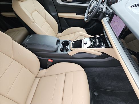 Certified 2026 Porsche Cayenne AWD/4WD image 15