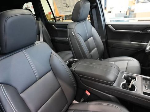 New 2026 GMC Acadia Elevation w/ Elevation Premium Package FWD image 8
