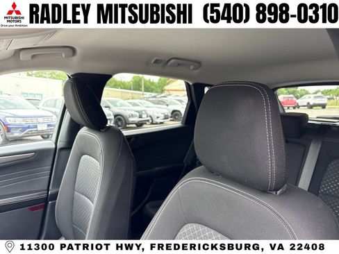 Used 2025 Ford Escape Active AWD/4WD image 2