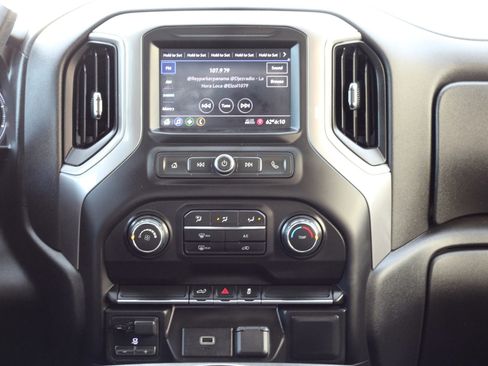 Used 2020 Chevrolet Silverado 2500 Custom w/ Custom Value Package image 17