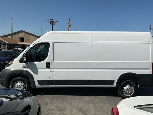 Used 2021 RAM ProMaster 2500 w/ Convenience Group FWD image 5