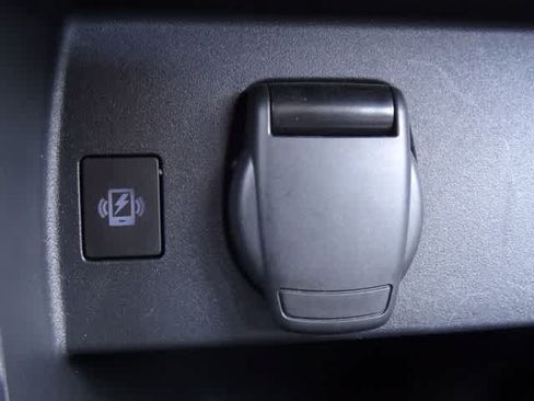 Used 2025 Nissan Versa SV FWD image 26