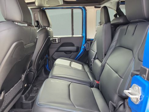 Used 2025 RAM 1500 Limited AWD/4WD image 6