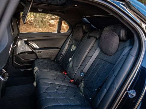 Used 2023 BMW i7 xDrive60 w/ Executive Package 2 image 45