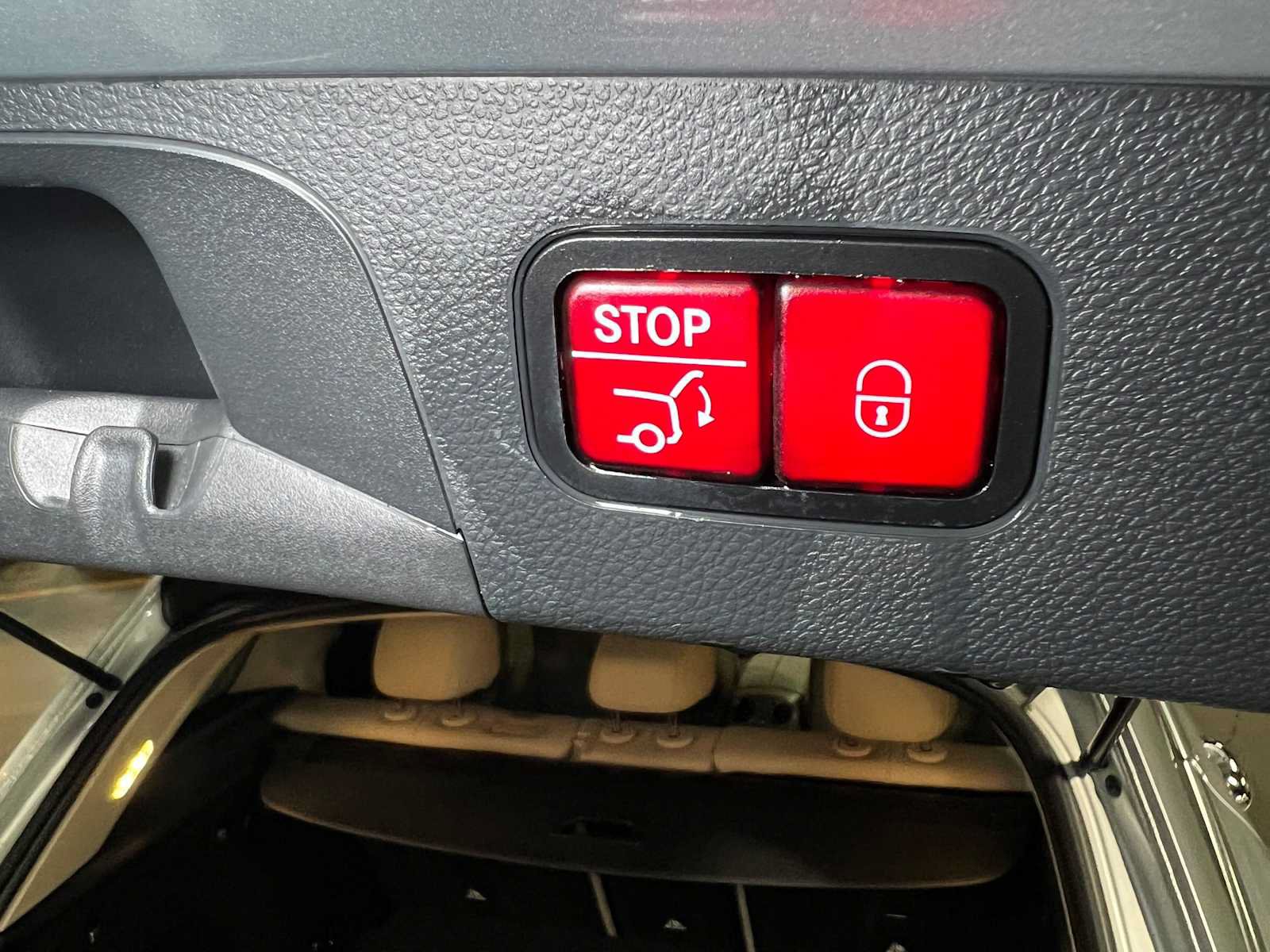 Certified 2018 Mercedes-Benz GLC 300 4MATIC image 17