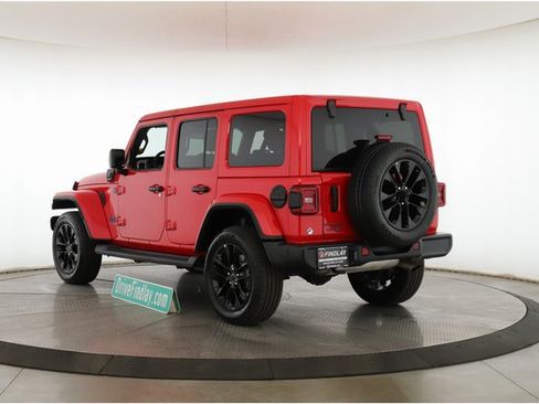 Used 2025 Jeep Wrangler Unlimited Sahara image 8