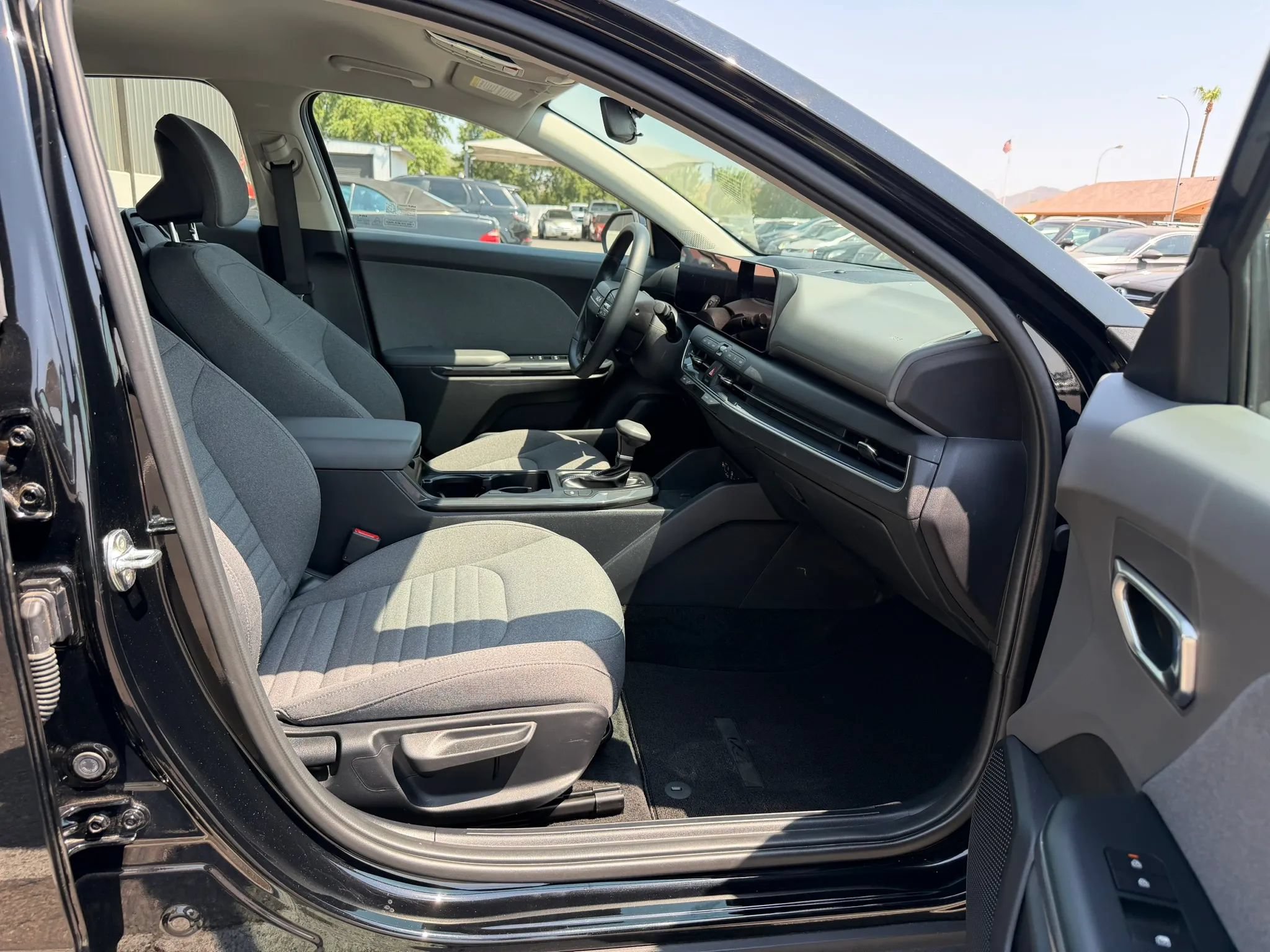 Used 2025 Kia K4 EX FWD image 30