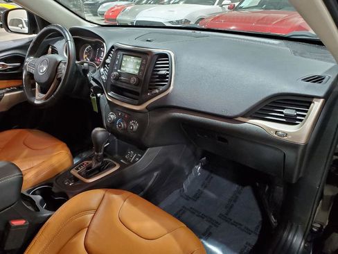 Used 2018 Jeep Cherokee Latitude w/ Altitude Package image 15