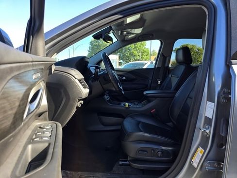 Used 2024 GMC Terrain SLT image 19