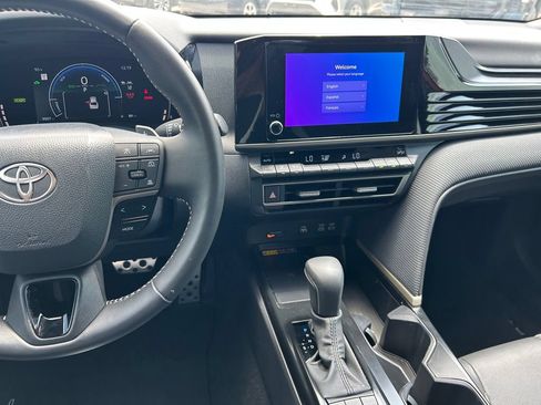 Used 2026 Toyota Camry SE w/ Convenience Package FWD image 16
