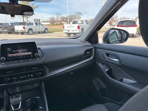 Used 2024 Nissan Rogue SV image 53