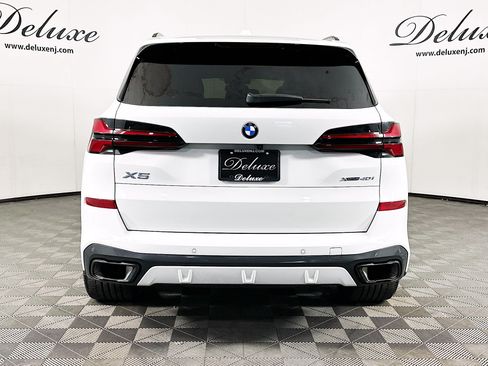 Used 2024 BMW X5 xDrive40i w/ M Sport Package AWD/4WD image 5