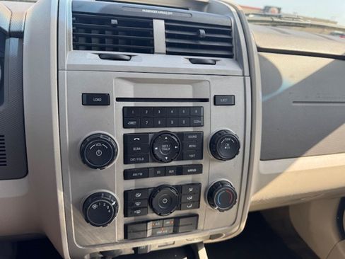 Used 2012 Ford Escape XLT AWD/4WD image 9
