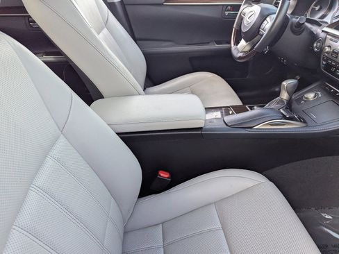 Used 2016 Lexus ES 350 w/ Luxury Package w/Wood Trim image 11