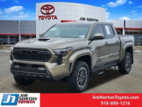 Used 2025 Toyota Tacoma TRD Sport image 3