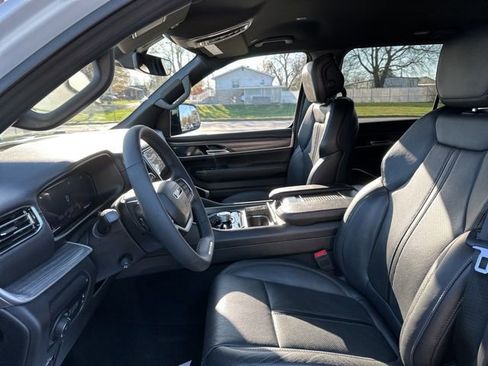 Used 2023 Jeep Wagoneer L Series II image 21