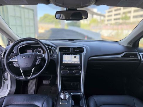 Used 2018 Ford Fusion SE w/ Equipment Group 602A FWD image 13