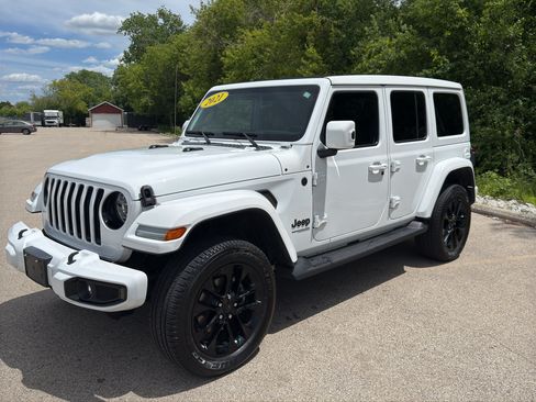 Used 2021 Jeep Wrangler Unlimited Sahara AWD/4WD image 31