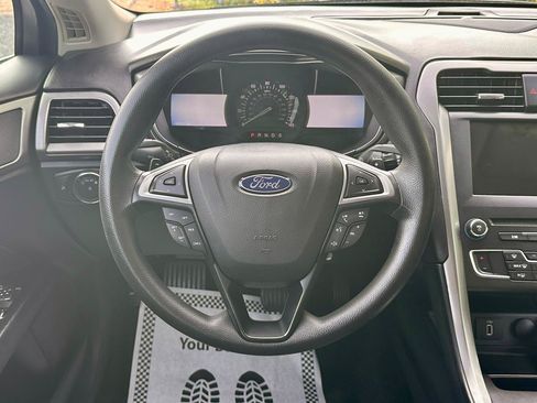 Used 2017 Ford Fusion SE w/ Fusion SE Technology Package FWD image 24