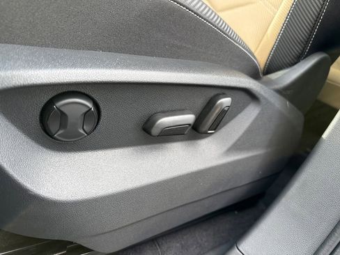 New 2026 Volkswagen Atlas Cross Sport SE image 4