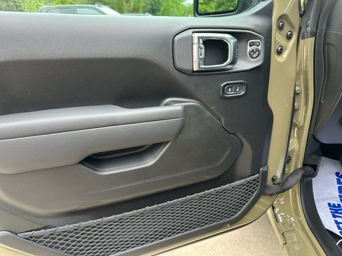 New 2025 Jeep Gladiator Sport image 10