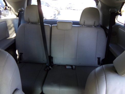 Used 2015 Toyota Sienna Limited Premium image 12