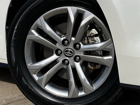 Used 2021 Toyota Sienna Platinum image 29