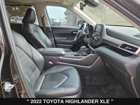 Used 2022 Toyota Highlander XLE image 28