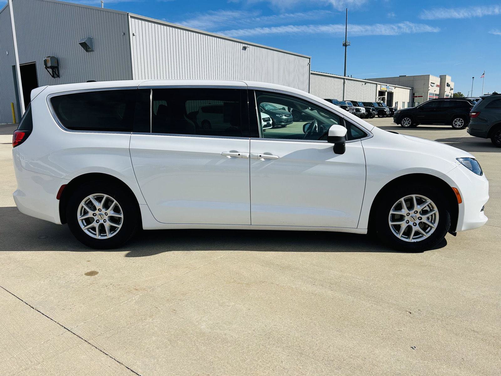 Used 2023 Chrysler Voyager LX FWD image 37