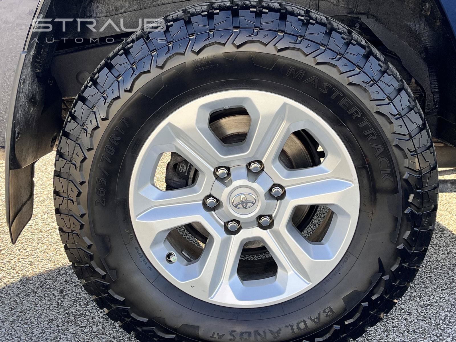 Used 2023 Toyota 4Runner SR5 AWD/4WD image 11