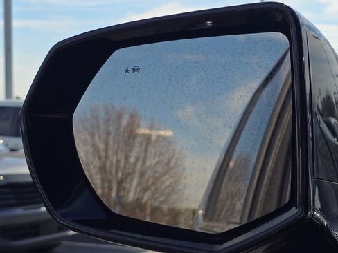 Used 2024 GMC Yukon SLT image 24