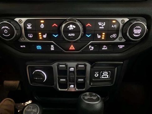 Used 2024 Jeep Wrangler Unlimited w/ Convenience Group AWD/4WD image 53