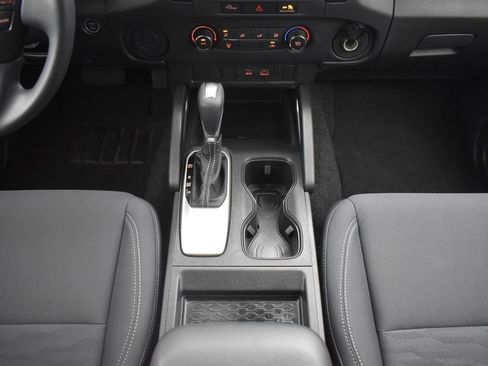 Used 2024 Nissan Frontier SV image 12