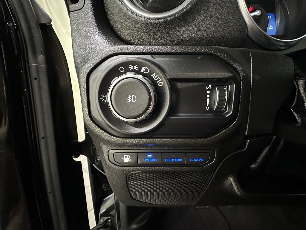 Used 2023 Jeep Wrangler Unlimited Sahara w/ Cold Weather Group AWD/4WD image 25