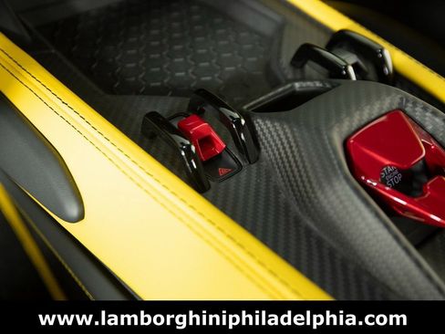 Used 2024 Lamborghini Revuelto image 23